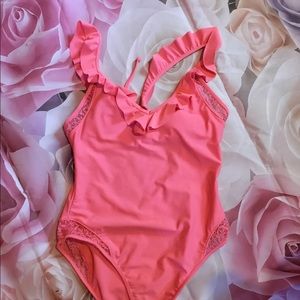 Swimsuit with feathered straps